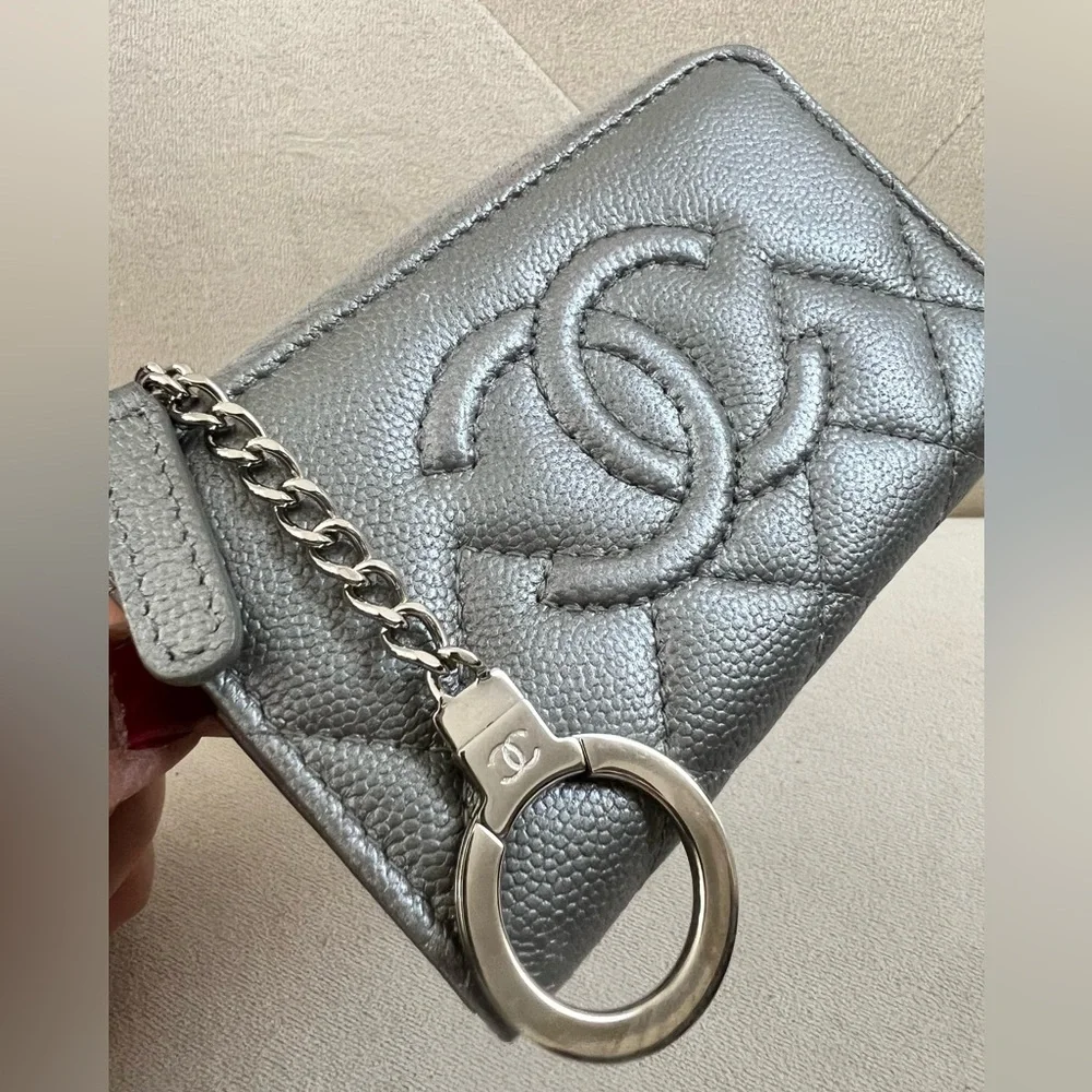 Chanel Caviar Metallic Ring Coin pouch - Picture 2 of 9